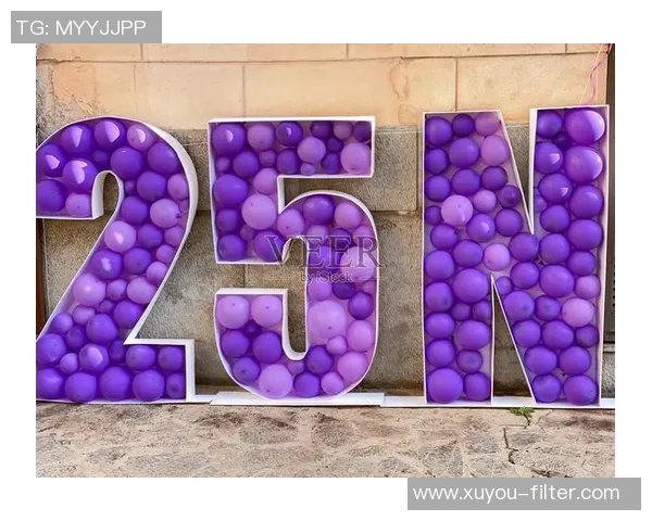 西甲联赛球员佩戴紫色袖标支持消除对妇女暴力日活动