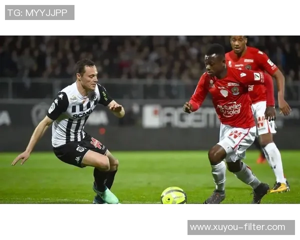 周五017法甲焦点战：昂热与南特展开布列塔尼德比生死较量